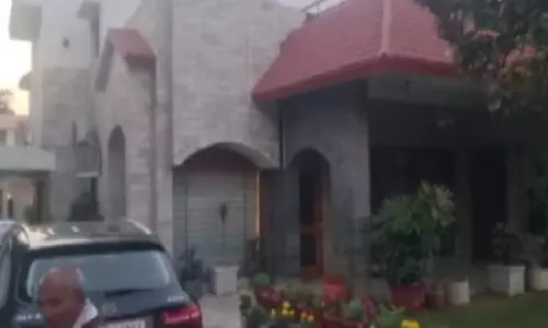 नौकर ने कारोबारी के घर कराया डकैती, 30 लाख नकदी की लूट