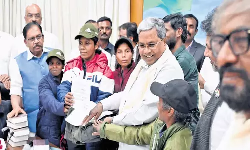 Karnataka: कर्नाटक के सीएम सिद्धारमैया के समक्ष छह नक्सलियों ने किया आत्मसमर्पण Karnataka: कर्नाटक के सीएम सिद्धारमैया के समक्ष छह नक्सलियों ने किया आत्मसमर्पण