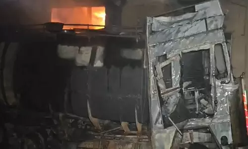 Madhya Pradesh: इंदौर में गोदाम में लगी आग