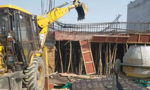 नोएडा प्राधिकरण का अवैध शोरूम पर एक्शन, 2.5 करोड़ की जमीन कब्जा मुक्त नोएडा प्राधिकरण का अवैध शोरूम पर एक्शन, 2.5 करोड़ की जमीन कब्जा मुक्त