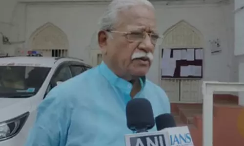 बस किराए में 15 फीसद बढ़ोतरी पर भड़के भाजपा सांसद रमेश जिगाजिनागी बस किराए में 15 फीसद बढ़ोतरी पर भड़के भाजपा सांसद रमेश जिगाजिनागी