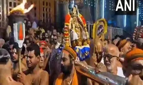 Tamil Nadu: श्रीरंगम मंदिर ने वैकुंठ एकादशी पर भव्य मोहिनी अलंकारम जुलूस निकाला