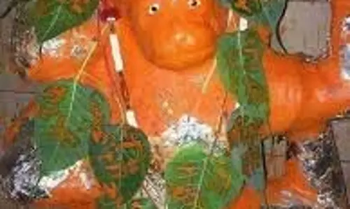 Lord Hanuman Upaay: हनुमानजी को चढ़ाएं पीपल के पत्तों की माला, जानें इसके अद्भुत लाभ Lord Hanuman Upaay: हनुमानजी को चढ़ाएं पीपल के पत्तों की माला, जानें इसके अद्भुत लाभ