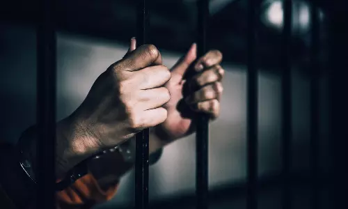 Manipur के काकचिंग में दो उग्रवादी गिरफ्तार Manipur के काकचिंग में दो उग्रवादी गिरफ्तार