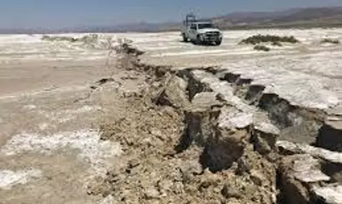 Science: भूकंप क्या है और इसका कारण क्या है धरती कैसे कांपती है Science: भूकंप क्या है और इसका कारण क्या है धरती कैसे कांपती है