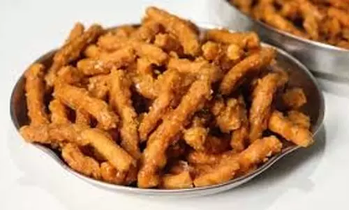 Gur Recipe: सर्दियों के मौसम में घर पर बनाएं गुड़ से बने हेल्दी और टेस्टी स्नैक्स Gur Recipe: सर्दियों के मौसम में घर पर बनाएं गुड़ से बने हेल्दी और टेस्टी स्नैक्स