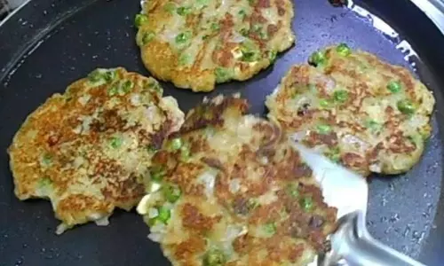 मिनी मटर पैनकेक रेसिपी मिनी मटर पैनकेक रेसिपी