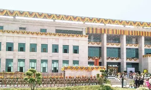 Andhra HC ने फिल्म टिकट की कीमतों में बढ़ोतरी की सीमा 10 दिन तक सीमित कर दी Andhra HC ने फिल्म टिकट की कीमतों में बढ़ोतरी की सीमा 10 दिन तक सीमित कर दी