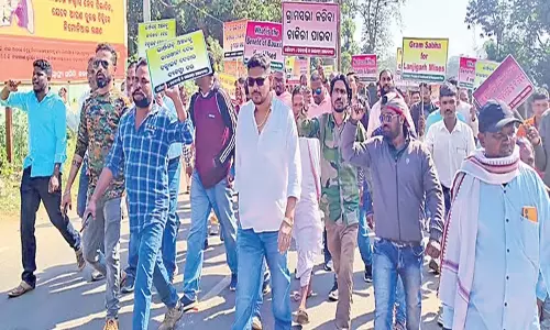 Odisha: स्थानीय लोग वेदांता की लांजीगढ़ परियोजना के लिए बॉक्साइट खदान की मांग कर रहे Odisha: स्थानीय लोग वेदांता की लांजीगढ़ परियोजना के लिए बॉक्साइट खदान की मांग कर रहे