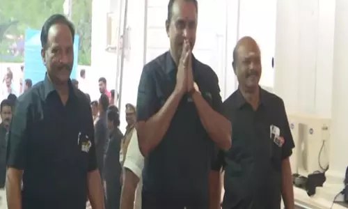 अन्ना यूनिवर्सिटी यौन उत्पीड़न मामला: AIADMK विधायकों ने काली शर्ट पहनकर सांकेतिक विरोध जारी रखा अन्ना यूनिवर्सिटी यौन उत्पीड़न मामला: AIADMK विधायकों ने काली शर्ट पहनकर सांकेतिक विरोध जारी रखा