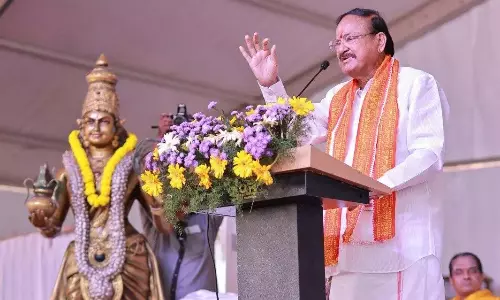 वेंकैया नायडू चाहते हैं कि Andhra में तेलुगु भाषा में शासन हो वेंकैया नायडू चाहते हैं कि Andhra में तेलुगु भाषा में शासन हो