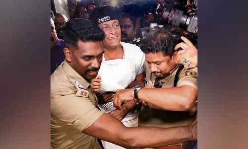Kerala : बॉबी चेम्मनूर गिरफ्तार, हनी रोज़ का बयान दर्ज Kerala : बॉबी चेम्मनूर गिरफ्तार, हनी रोज़ का बयान दर्ज