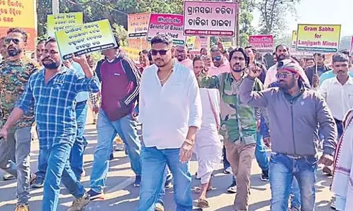 स्थानीय लोग Odisha में वेदांता की लांजीगढ़ परियोजना के लिए बॉक्साइट खदान की मांग स्थानीय लोग Odisha में वेदांता की लांजीगढ़ परियोजना के लिए बॉक्साइट खदान की मांग