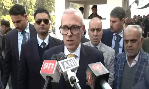 जम्मू-कश्मीर के सीएम उमर अब्दुल्ला ने दिल्ली विधानसभा चुनावों पर कहा-आप, कांग्रेस को तय करना चाहिए कि भाजपा से कैसे लड़ना है