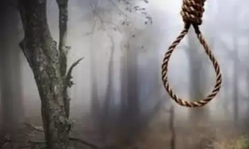 Kanpur: कई दिनों से घर से लापता था, पेड़ पर लटकता मिला शव