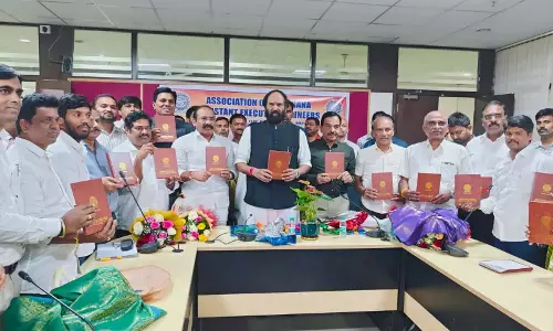 Uttam ने महीने के अंत तक पदोन्नति और स्थानांतरण का वादा किया
