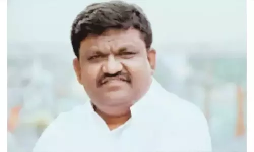 MLC श्रीनिवास ने तेलंगाना संस्कृति को अपमानित करने के लिए दिल राजू की आलोचना की MLC श्रीनिवास ने तेलंगाना संस्कृति को अपमानित करने के लिए दिल राजू की आलोचना की