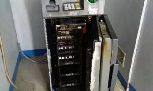 ढेंकनाल में बदमाशों ने गैस कटर मशीन का इस्तेमाल कर ATM लूटा ढेंकनाल में बदमाशों ने गैस कटर मशीन का इस्तेमाल कर ATM लूटा