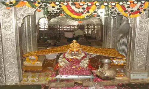 God Ramdev: आखिर क्यों लोक देवता रामदेव जी को कहा जाता है जन-जन के आराध्य? जाने कथा God Ramdev: आखिर क्यों लोक देवता रामदेव जी को कहा जाता है जन-जन के आराध्य? जाने कथा