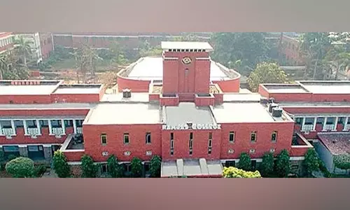 DU: उत्पीड़न की जांच के बीच रामजस प्रोफेसर को पढ़ाने से किया गया निलंबित DU: उत्पीड़न की जांच के बीच रामजस प्रोफेसर को पढ़ाने से किया गया निलंबित