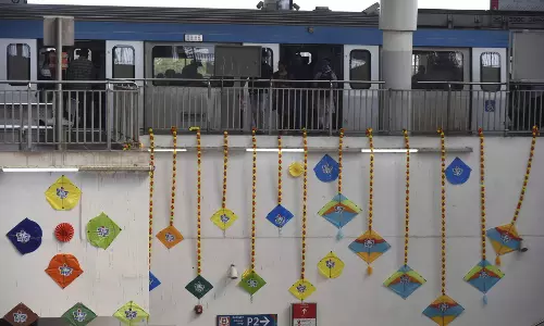 HMRL ने संक्रांति उत्सव को उत्साहवर्धक बनाने के लिए मीटाइमऑनमाई मेट्रो शुरू की HMRL ने संक्रांति उत्सव को उत्साहवर्धक बनाने के लिए मीटाइमऑनमाई मेट्रो शुरू की