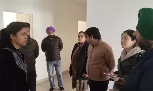 Mohali डीसी ने पूरब प्रीमियम अपार्टमेंट में राज्य सरकार के खरीदे गए फ्लैटों का जायजा लिया