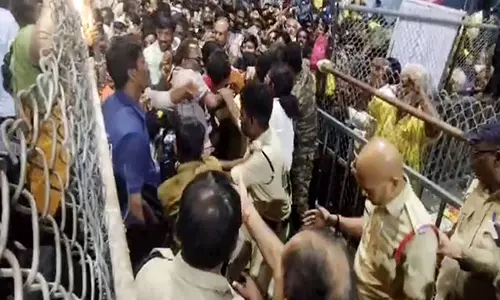 तिरुपति भगदड़: पूर्व TTD चेयरमैन, विपक्षी नेताओं ने CM नायडू के नेतृत्व वाली आंध्र सरकार की आलोचना की