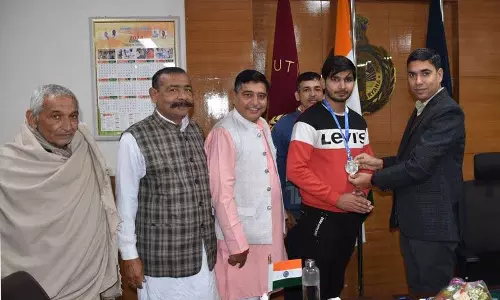 Haryana : रजत पदक विजेता निशानेबाज को सम्मानित किया गया Haryana : रजत पदक विजेता निशानेबाज को सम्मानित किया गया