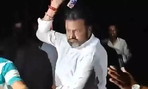 Hyderabad पत्रकार हमला मामले में मोहन बाबू को सुप्रीम कोर्ट से राहत Hyderabad पत्रकार हमला मामले में मोहन बाबू को सुप्रीम कोर्ट से राहत