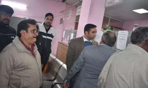 Haryana : डीसी ने सोनीपत में पेंशन सत्यापन शिविर का निरीक्षण किया Haryana : डीसी ने सोनीपत में पेंशन सत्यापन शिविर का निरीक्षण किया