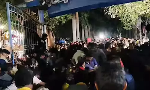 Andhra: तिरुपति भगदड़ के पीड़ितों के परिवारों को 25-25 लाख रुपये देने की घोषणा की Andhra: तिरुपति भगदड़ के पीड़ितों के परिवारों को 25-25 लाख रुपये देने की घोषणा की