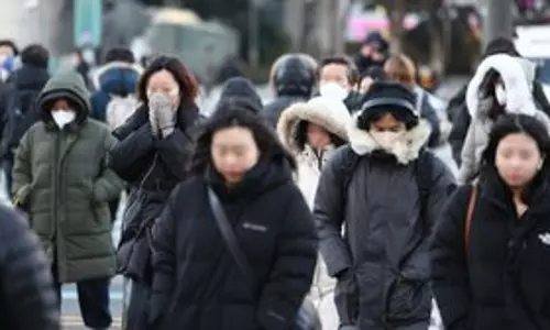 South Korea में शीत लहर का प्रकोप जारी, तापमान शून्य से 10 डिग्री सेल्सियस नीचे चला गया South Korea में शीत लहर का प्रकोप जारी, तापमान शून्य से 10 डिग्री सेल्सियस नीचे चला गया