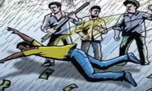 Dhanbad: दो पक्षों में हिंसक झड़प, बाइकों में आगजनी, एक घायल