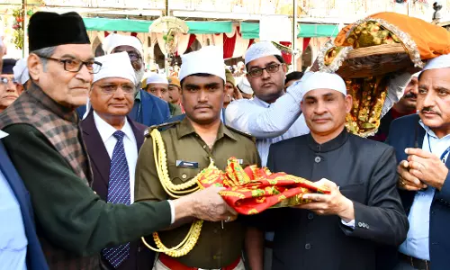 Jaipur: राज्यपाल बागडे की ओर से अजमेर में ख्वाजा साहब की दरगाह पर चादर पेश की गई