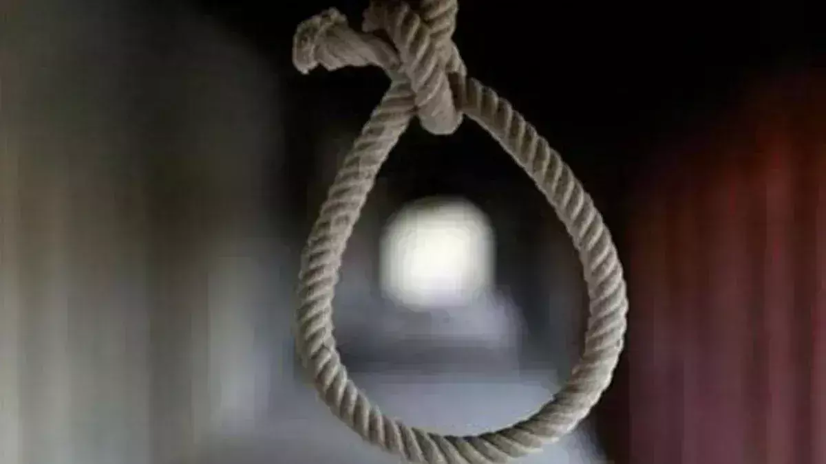 Chhindwara: नाबालिग ने लगाई फांसी, जांच में जुटी पुलिस Chhindwara: नाबालिग ने लगाई फांसी, जांच में जुटी पुलिस