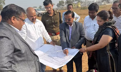 संभागायुक्त ने लिया राजिम कुंभ मेला तैयारियों का जायजा संभागायुक्त ने लिया राजिम कुंभ मेला तैयारियों का जायजा