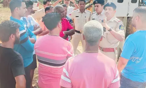 स्वास्थ्य संबंधी चिंताओं के चलते Shiroda में निवासियों ने मोबाइल टावर लगाने का काम रोका