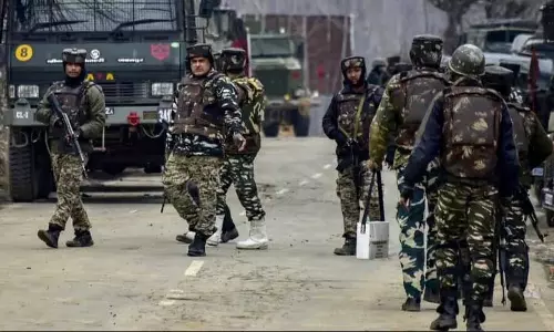 Manipur : कांगपोकपी में ट्रक दुर्घटना के बाद भारतीय सेना ने आठ नागरिकों को बचाया Manipur : कांगपोकपी में ट्रक दुर्घटना के बाद भारतीय सेना ने आठ नागरिकों को बचाया