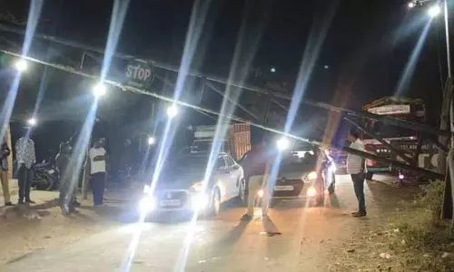 Telangana: यातायात प्रतिबंधों से अधिकारियों और राजनेताओं के बीच मतभेद पैदा Telangana: यातायात प्रतिबंधों से अधिकारियों और राजनेताओं के बीच मतभेद पैदा