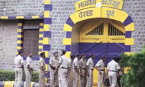 Pune: यरवदा में आया मेरा भाई आया के नारे लगाते हुए गैंगस्टर्स की परेड Pune: यरवदा में आया मेरा भाई आया के नारे लगाते हुए गैंगस्टर्स की परेड