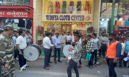 Thane: बकाया कर वसूली के लिए मनपा ने बजाए ढोल, मनपा प्रशासन ने की कार्रवाई Thane: बकाया कर वसूली के लिए मनपा ने बजाए ढोल, मनपा प्रशासन ने की कार्रवाई