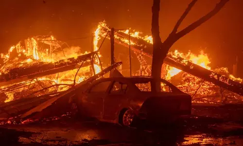 California: जंगलों में लगी आग पर सैटेलाइट से नज़र रखी जा रही