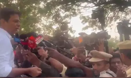 मीडिया से बातचीत को लेकर KTR की हैदराबाद पुलिस से बहस