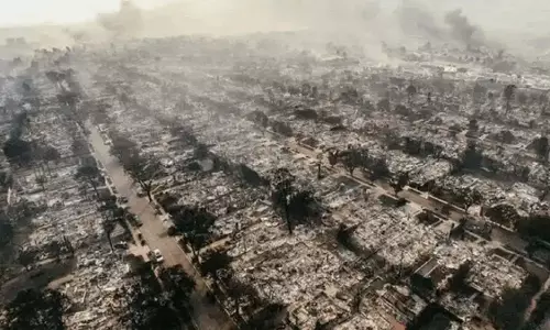 Los Angeles में लगी आग ने तबाही का एक बड़ा मंजर छोड़ा, अरबों डॉलर का नुक्सान Los Angeles में लगी आग ने तबाही का एक बड़ा मंजर छोड़ा, अरबों डॉलर का नुक्सान