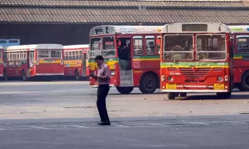 Mumbai: अक्सा बीच के पास रोड रेज: कैब ड्राइवर ने बेस्ट बस पर पत्थर फेंके, ड्राइवर घायल Mumbai: अक्सा बीच के पास रोड रेज: कैब ड्राइवर ने बेस्ट बस पर पत्थर फेंके, ड्राइवर घायल