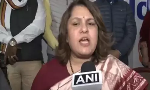 कांग्रेस नेता श्रीनेत ने BJP सरकार पर लोगों पर कर हमला करने का आरोप लगाया, आप की आलोचना की कांग्रेस नेता श्रीनेत ने BJP सरकार पर लोगों पर कर हमला करने का आरोप लगाया, आप की आलोचना की