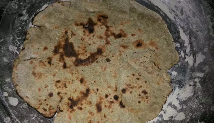 Bajra Garlic Roti: सर्दियों में सबसे अच्छा स्वास्थ्यवर्धक व्यंजन