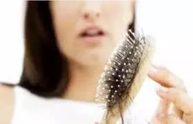 Hair Care:  सर्दियों में बालों का झड़ना कम करने में मदद करेंगे ये घरेलू उपाय