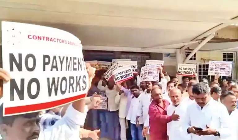 Delay In Payments:  जीएचएमसी के दो ठेकेदारों ने आत्मदाह का प्रयास किया