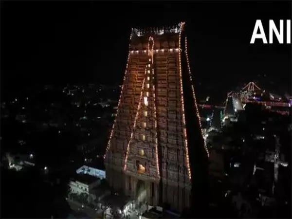 Trichy के श्री रंगनाथस्वामी मंदिर में भक्तों ने मनाई वैकुंठ एकादशी